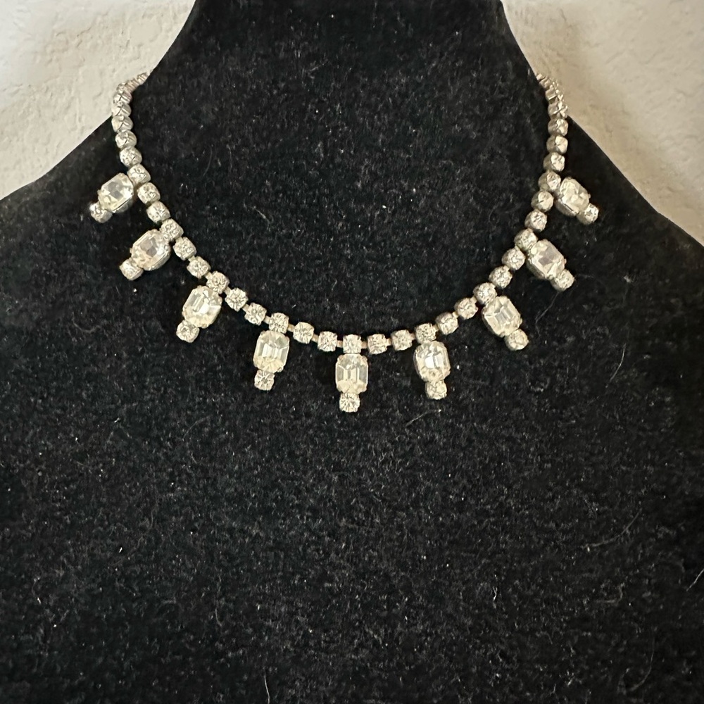 Elegant Vintage Silver Necklace with rhinestones